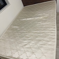 セミダブルベッド+2xマットレスの画像