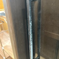 【トレファク高槻店】取りに来られる方限定！ガラススライド扉のカップボードのご紹介です！の画像