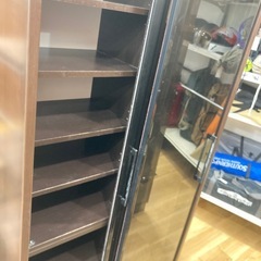 【トレファク高槻店】取りに来られる方限定！ガラススライド扉のカップボードのご紹介です！の画像