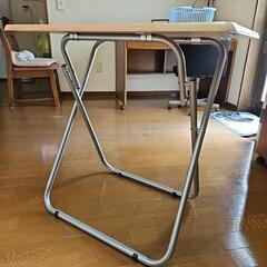 折り畳みテーブル　木製パイプ脚の画像
