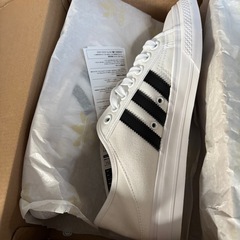 新品！adidasスニーカー26.5の画像