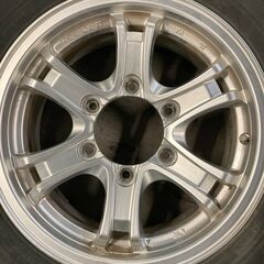スタッドレスタイヤ　ホイール　セット　195/80R15　107/105L　15×6Jの画像