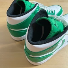 NIKE エアジョーダン1  MIDの画像