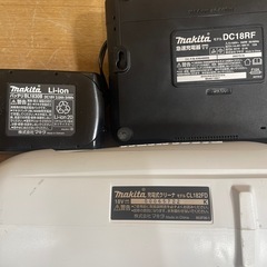 k21 【makita 掃除機】CL182FD 本体　バッテリー　充電器DC18RF スタンド パック4枚付  　の画像
