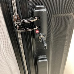 ロ 2508-779 スーツケース カギ付き TSAロック対応 容量不明 中古の画像
