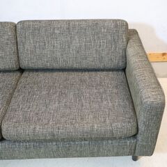 ACME FURNITURE(アクメファニチャー) JETTY(ジェティ) 2.5Pソファ。直線的なフォルムと落ち着きのあるカラーの2シーターソファは男前インテリアはもちろん北欧スタイルとも相性が抜群の画像