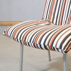 フランスの高級ブランドligne roset(リーンロゼ)のCALIN(カラン) ダイニングチェアー2脚セットです。包み込まれるような座り心地が魅力の食卓椅子。カーバリングなのでメンテナンス性も◎の画像