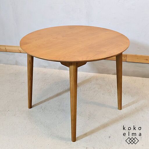 サンウッディのSWAY(スウェイ)ダイニングテーブルです。アッシュ無垢材の杢目が美しいコンパクトなサイズのラウンドテーブル。カフェ風のインテリアや北欧家具などと合わせても♪