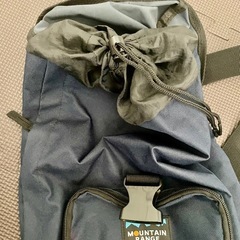 肩掛けバッグ リュック 紺色 海外旅行にも最適の画像