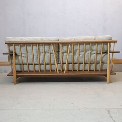 飛騨の家具メーカー柏木工(KASHIWA)の人気シリーズ"CIVIL/シビル"の3人掛けソファです。ウォールナット材とオーク材のコンビネーションが美しい、北欧スタイルのシンプルな3人掛けソファ♪の画像
