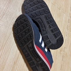 　27.0　adidasの画像