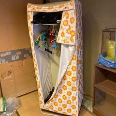 服の収納ケースの画像