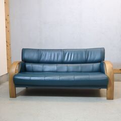 人気のkarimoku(カリモク家具)よりWT33シリーズ、本革を使用した3人掛けソファです！コンパクトでありながらシートはゆったりとした上品なデザインのレザートリプルソファ♪の画像