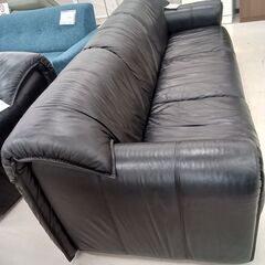 リユースのサカイ栃木店★ジモティ割あり★  本革レザーソファ3人掛け ブラック W220×D82×H70 クリーニング済み TC10424の画像