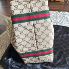 GUCCIキャンバストートの画像