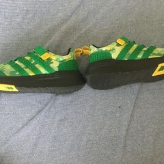 adidas × LEGO コラボスニーカー J24サイズの画像