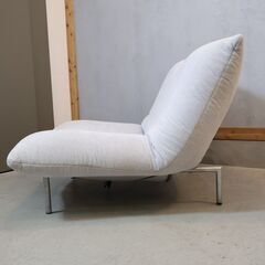 フランスのligne roset(リーンロゼ)のパスカル・ムールグ デザインCALIN(カラン) 1人掛けソファー/ギャッジ付きです。最高のくつろぎを得られるリクライニングソファー♪の画像