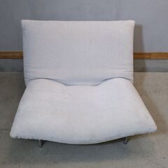 フランスのligne roset(リーンロゼ)のパスカル・ムールグ デザインCALIN(カラン) 1人掛けソファー/ギャッジ付きです。最高のくつろぎを得られるリクライニングソファー♪の画像