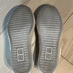 ユニクロ スリッポン22cmの画像