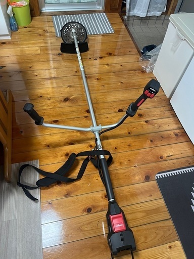 値下げしました！充電式草刈機　コメリ　UBERMANN