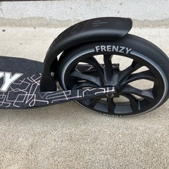 frenzy キックボードの画像