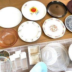 🟢オール無料🆓食器類🍴　40点以上　ガラス／陶器／プラスチック　9／8廃棄予定　お問い合わせくださればお取り置き可能
の画像