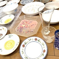 🟢オール無料🆓食器類🍴　40点以上　ガラス／陶器／プラスチック　9／8廃棄予定　お問い合わせくださればお取り置き可能
の画像