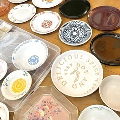 🟢オール無料🆓食器類🍴　40点以上　ガラス／陶器／プラスチック　9／8廃棄予定　お問い合わせくださればお取り置き可能
の画像