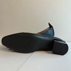 新品 25cm ブラック レザー調 スクエアトゥ パンプス ローヒール ミュールの画像