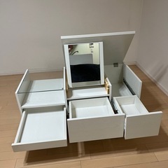 LOWYA テーブルドレッサー
の画像