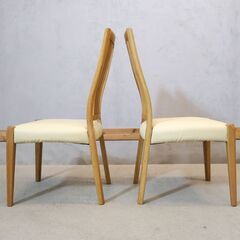 Sturd(スタード) シンプルなオーク材 ダイニングチェア 2脚セット。ハイバックタイプの明るい色合い魅力の食卓椅子。天然木の手触りとベーシックなデザインは北欧スタイルやカフェスタイルなどにオススメの画像