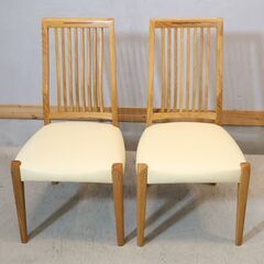Sturd(スタード) シンプルなオーク材 ダイニングチェア 2脚セット。ハイバックタイプの明るい色合い魅力の食卓椅子。天然木の手触りとベーシックなデザインは北欧スタイルやカフェスタイルなどにオススメの画像