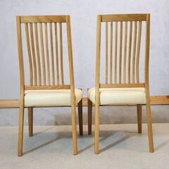 Sturd(スタード) シンプルなオーク材 ダイニングチェア 2脚セット。ハイバックタイプの明るい色合い魅力の食卓椅子。天然木の手触りとベーシックなデザインは北欧スタイルやカフェスタイルなどにオススメの画像