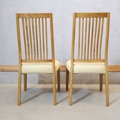 Sturd(スタード) シンプルなオーク材 ダイニングチェア 2脚セット。ハイバックタイプの明るい色合い魅力の食卓椅子。天然木の手触りとベーシックなデザインは北欧スタイルやカフェスタイルなどにオススメの画像