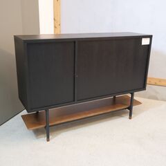 KIRITSU MOKKO(起立木工)で取り扱われていたノーブル キャビネットです。桐×ウォルナットを使用した重厚感のあるサイドボード。直線的なフォルムとシックな色合いが空間をモダンな印象に。の画像