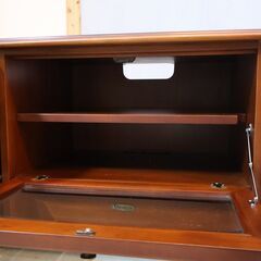 TOKAI KAGU(東海家具)のVenezia(ベネチア) テレビボード。マホガニー材の質感とタッセルがデザインされた把手がクラシカルなデザインが印象的なローボード。IDC OTSUKA(大塚家具)の画像