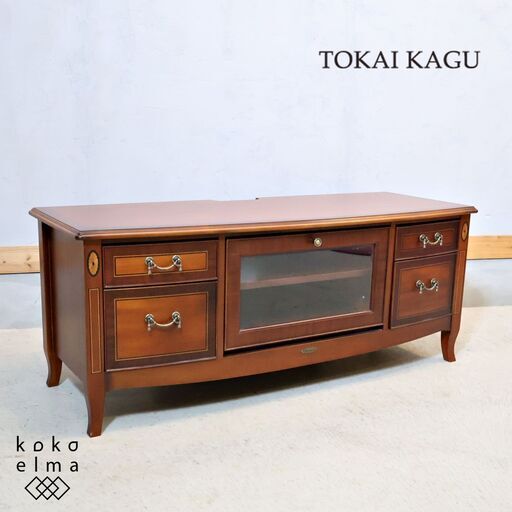 TOKAI KAGU(東海家具)のVenezia(ベネチア) テレビボード。マホガニー材の質感とタッセルがデザインされた把手がクラシカルなデザインが印象的なローボード。IDC OTSUKA(大塚家具)