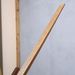 karimoku(カリモク家具)のAU5200 オーク材 ポールスタンドです。シンプルでナチュラルなデザインのポールハンガー。コートやジャケットだけでなく、バッグや帽子などの小物を掛けるにも◎♪の画像