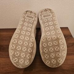 ＜美品＞PUMA　白　モコモコシューズ２４cmの画像