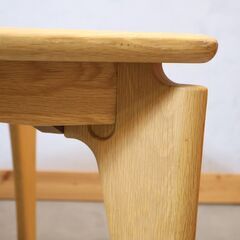  朝日木材加工/Sturd(スタード)のオーク材 ダイニングテーブルです。脚部のスッキリとしたデザインがスタイリッシュな印象の木製テーブル♪北欧スタイルなどカフェ系のインテリアに！の画像