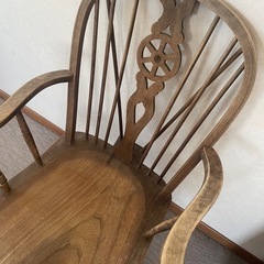 本物のアンティークチェアの画像
