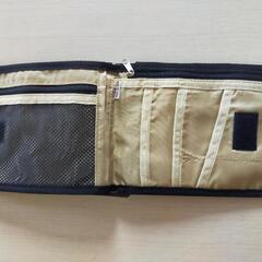 貴重品、パスポートなど入れるポーチの画像