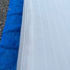 脚付きシングルベッドの画像