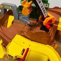 トミカ 岩がゴロゴロ!ビッグ工事現場の画像