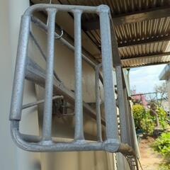 アルミ 三脚脚立　中古品　てっぺん入れて10段ありますの画像