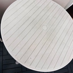テーブルとイス2脚セットの画像