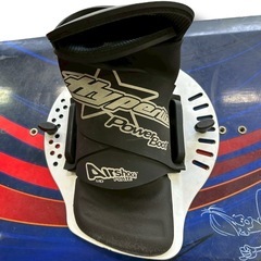 ICONN JEREMY KOVAK モデル ウェイクボード 144cm Hyperlite PowerBoot AirShock Plate ビンディング付き の画像