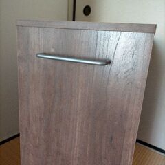 【複数あり】アイリスオーヤマ 取っ手付き収納棚 キッチンワゴン カート 収納棚 おしゃれ 調味料ラック おもちゃ収納 本棚 幅75×奥行26×高さ65cm 取っ手 キャスター付き ブラウン SYR-7526の画像