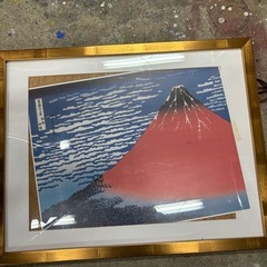 絵のセット, うち一つは木製, の画像