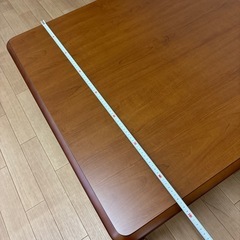四角いテーブルの画像